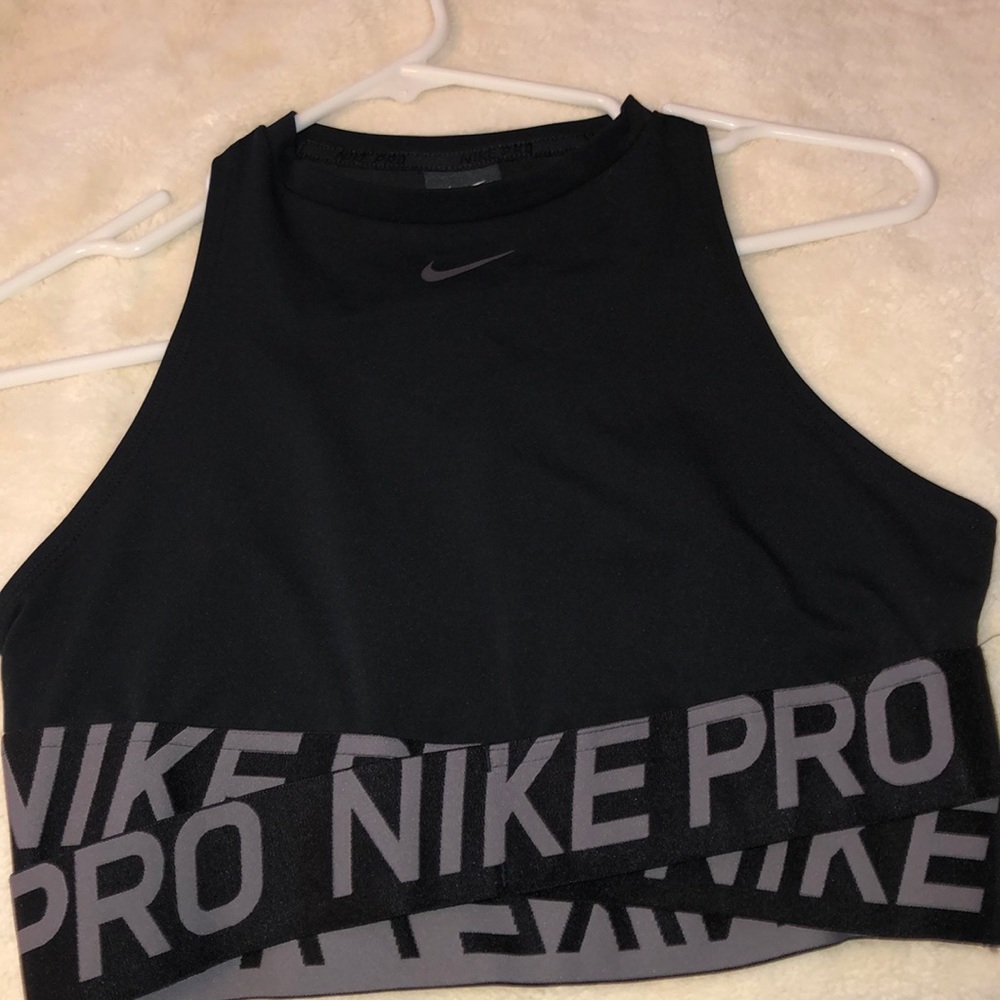 NIKE PRO CROP TOP🖤🤍
